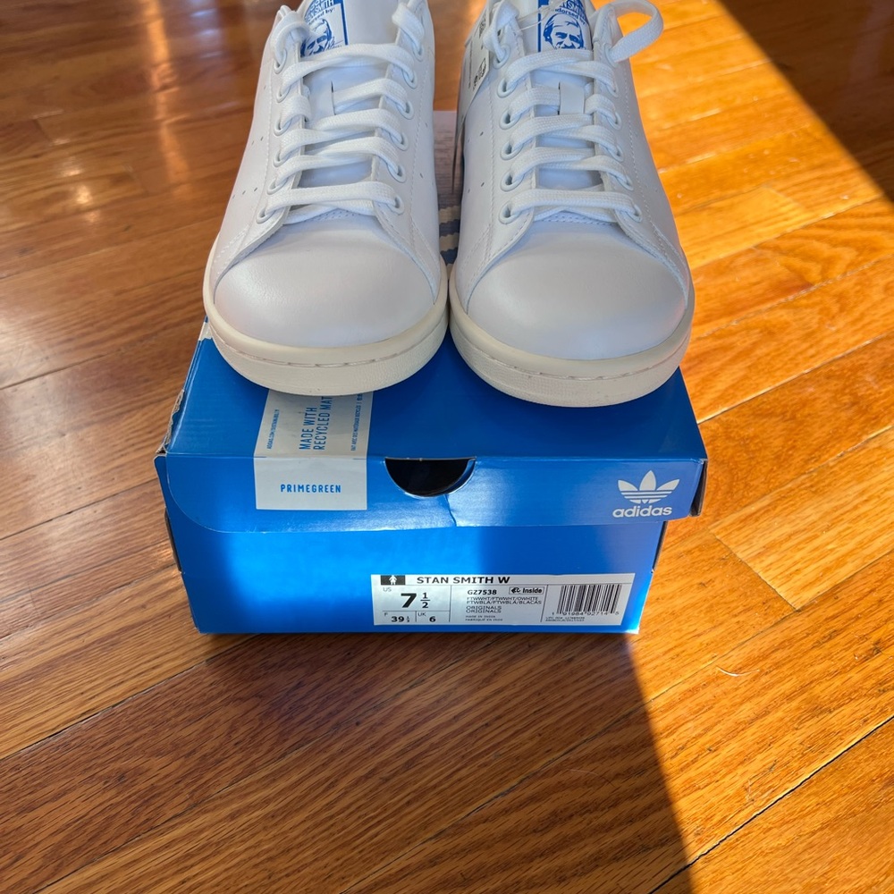 NWT Women’s adidas Stan Smith Sneakers - Picture 4 of 5